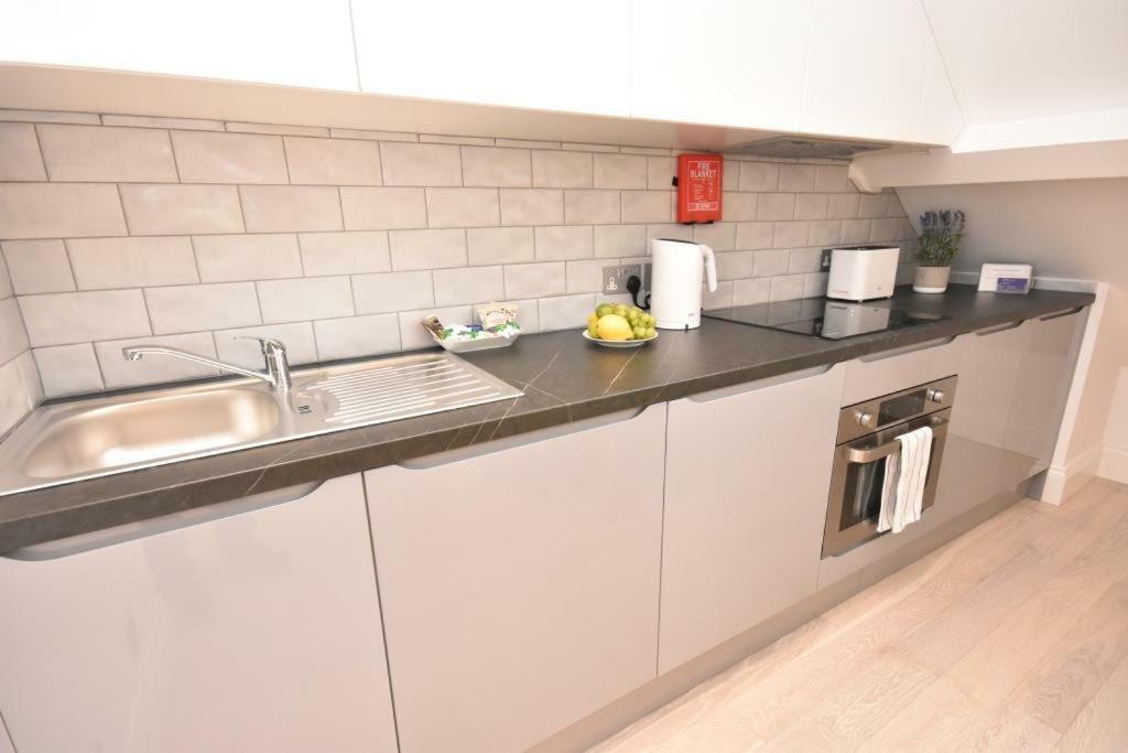 Apt 3, Opera House Ensuite 4Th Floor By Indigo Flats 런던 외부 사진